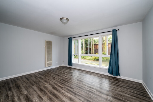 Building Photo - 1737 9th Ave Unit #E