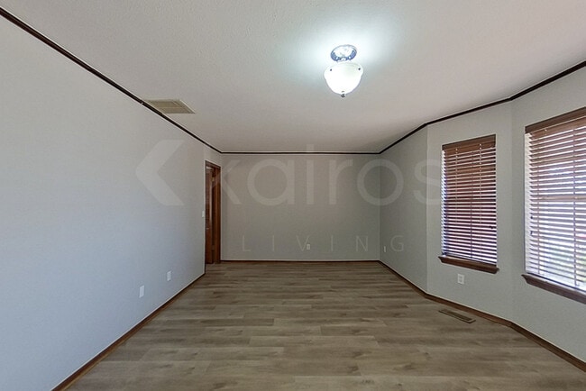 Photo - 1205 Mockingbird Ln