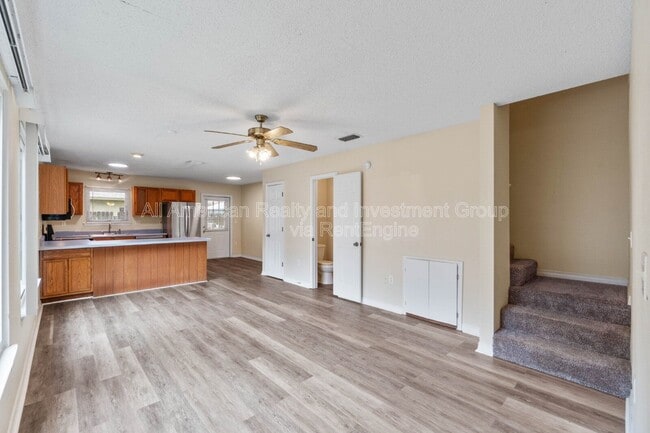 Photo - 104 Hydac Rd