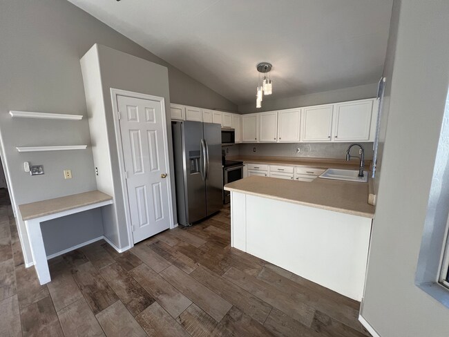 Photo - 910 N Swan Dr