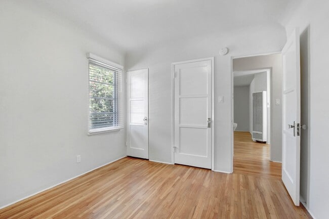 Photo - 2202-2206 20th St in Santa Monica! Near Ocean Park Blvd. Unidad 2204A