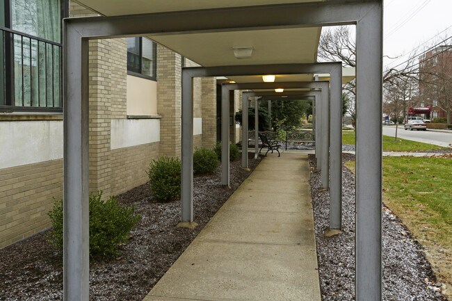 Entrance - Executive House