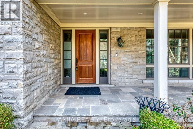 Photo - 376 Lakeshore Rd W