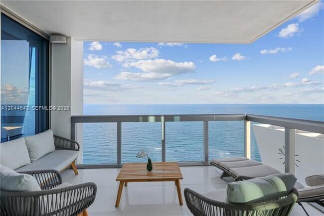 6899 Collins Ave