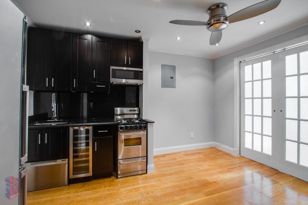 Photo - 437 W 53rd St Unidad 2C