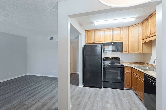 303_5223_Web_Final - Heron Lakes Apartments