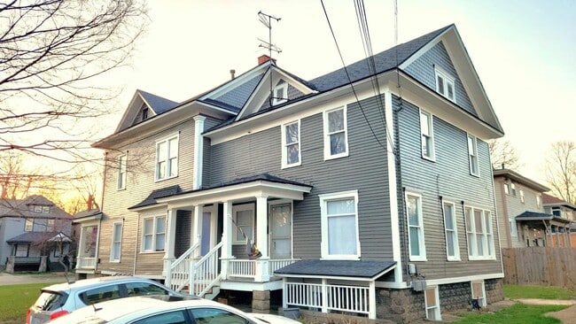 Photo - 320 W Vine St