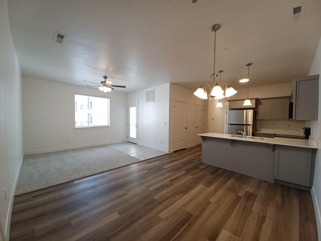 Building Photo - 1984 3410 N Rental