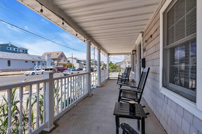 216 4th Ave