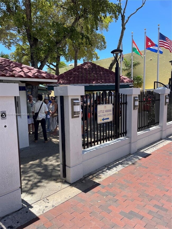 Photo - 1475 SW 8th St Unidad #403