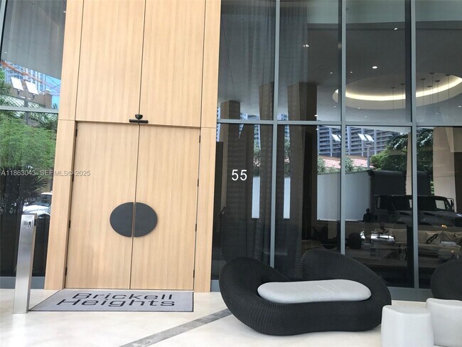 Building Photo - 55 SW 9th St Unit 2807