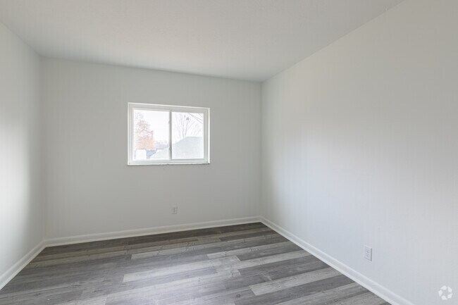 2BR, 2BA - 900SF - 320 Grafton Ave Apartments