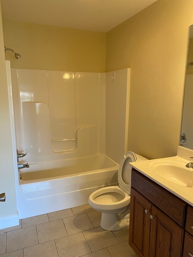 Photo - 1700 New Castle Dr NE