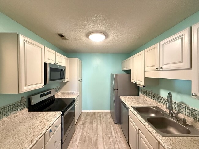 Photo - 671 Balfour Rd