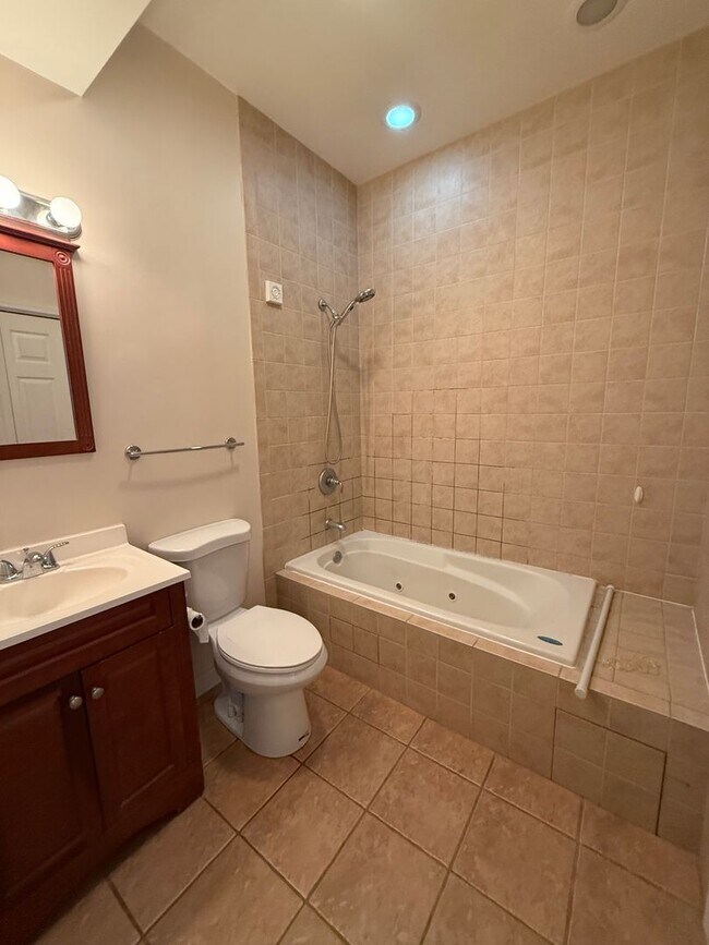 Photo - Great 1 Bedroom/1 Bath Great Location Close to Lake!
