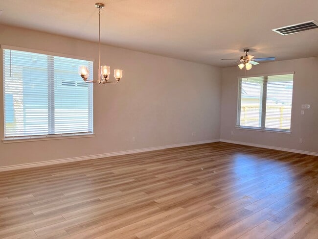 Photo - Gorgeous 3 bed 2.5 home in Town Lake Park!