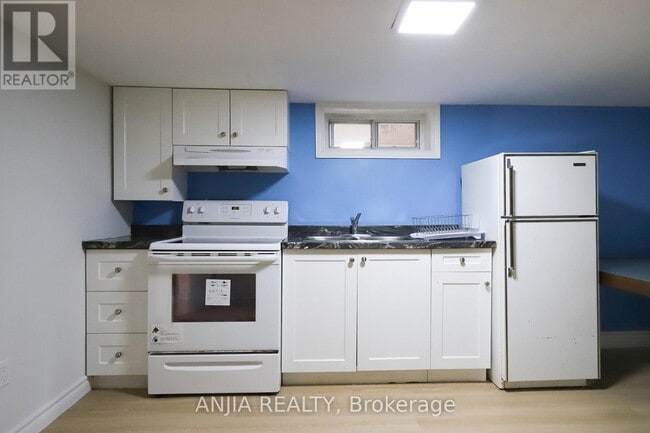 Photo - 345 Glebemount Ave