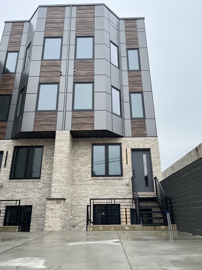 Building Photo - 2708 Federal St Unit 2