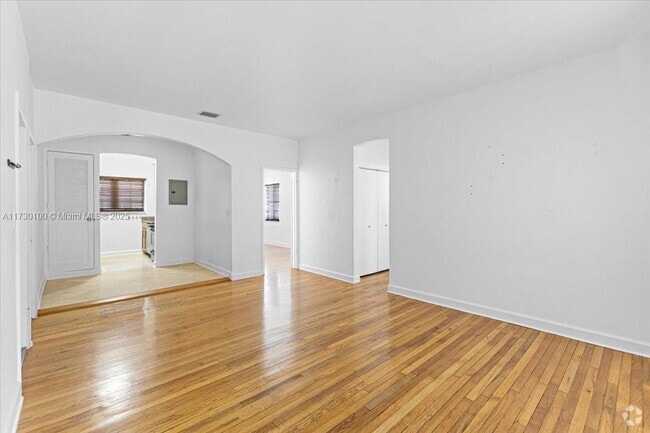 Building Photo - 1561 Lenox Ave. Unit 4 Rental