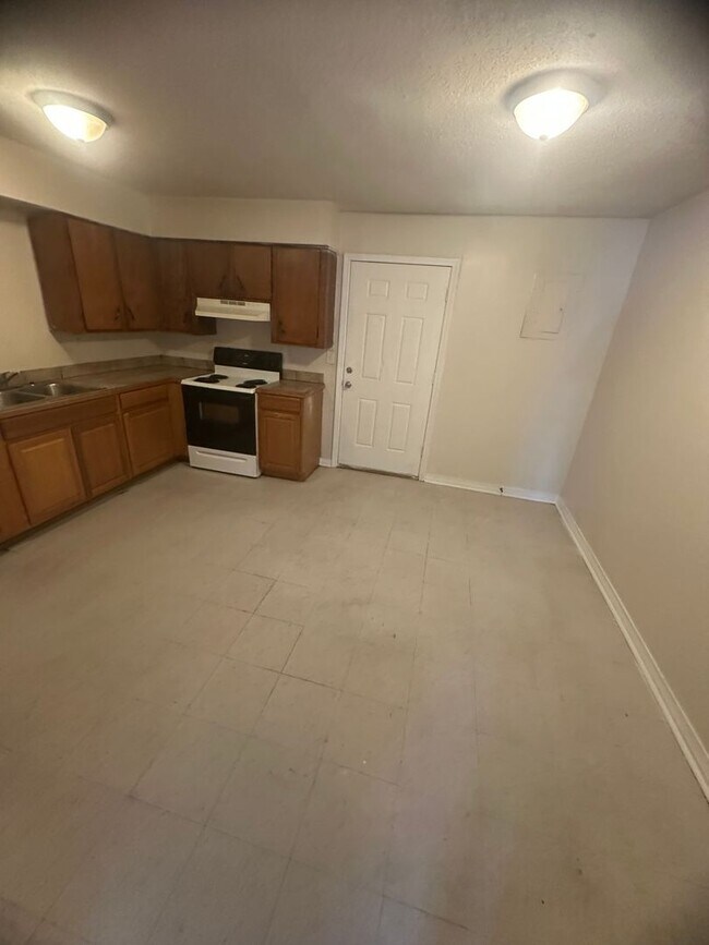 Building Photo - 46037 Rufus Bankston Rd Unit #220