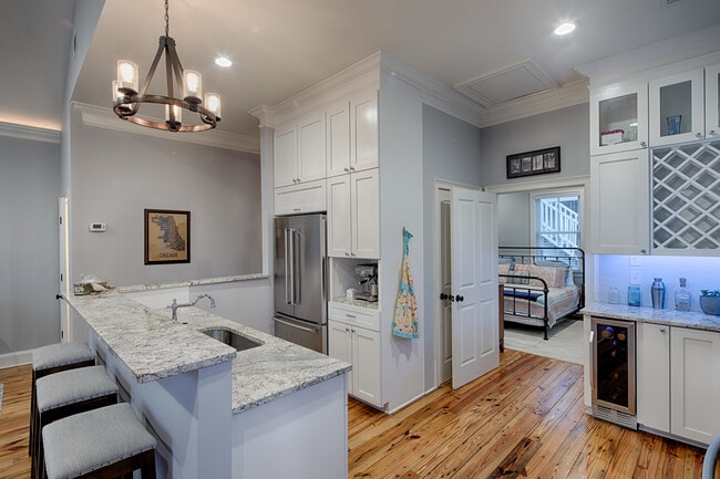 Photo - 203 W Waldburg St Unit 1A