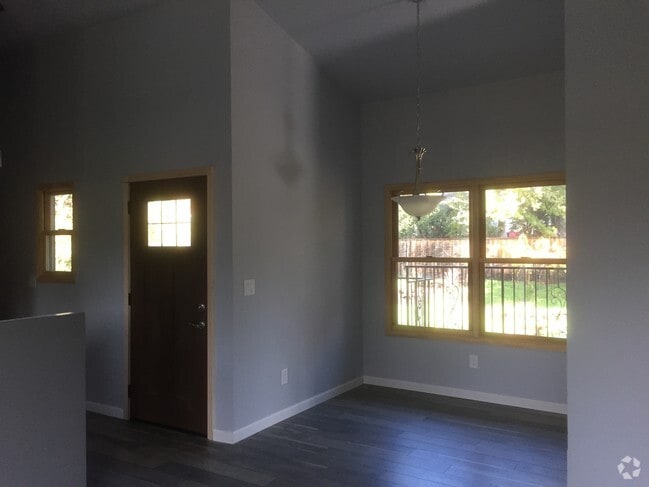 Building Photo - 442 Marshall Dr Unit 442B Marshall Dr Rental