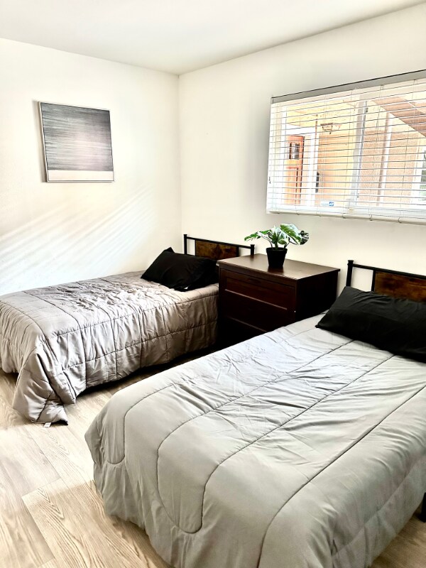 Photo - 1472 Iris Ave