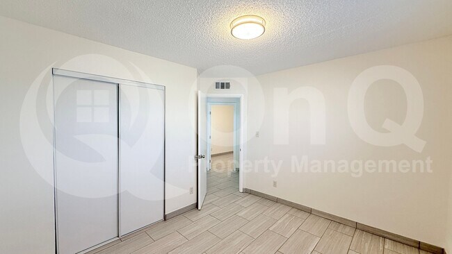 Photo - 1712 E Pepper Cir