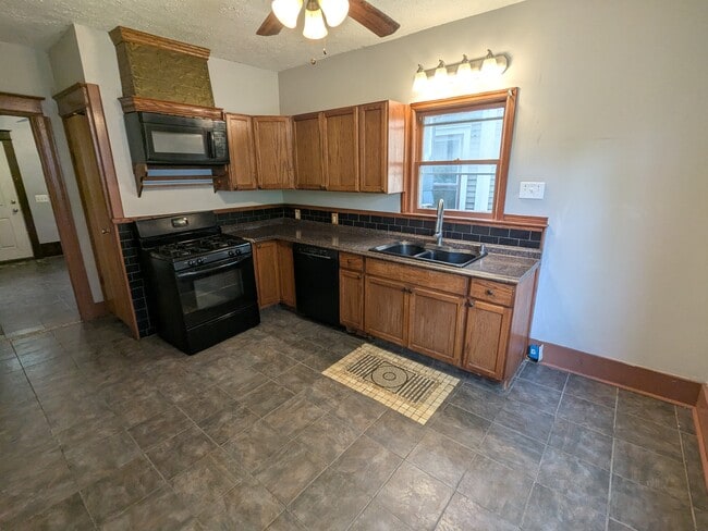 Photo - 918 S Goodman St