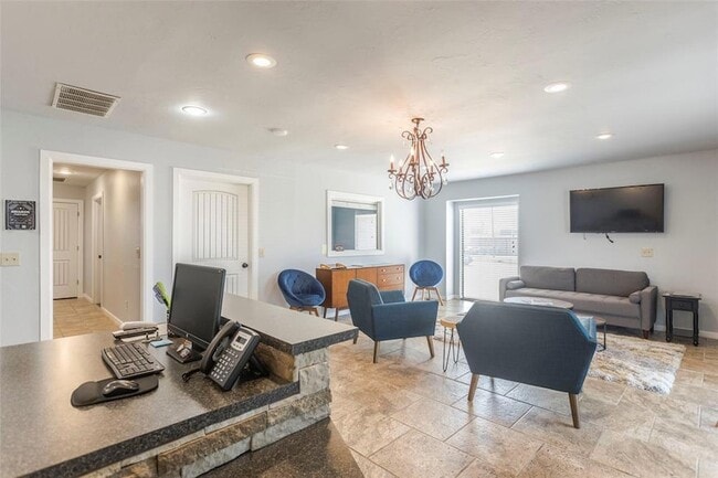 Photo - 1700 E State Hwy 152