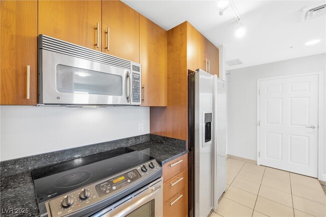 Building Photo - 200 W Sahara Ave Unit 206 Rental
