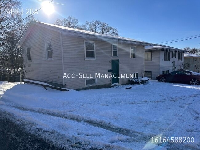 Photo - 530 Hall St SE