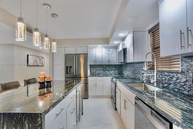 Photo - 605 Ives Dairy Rd Unidad 305-7