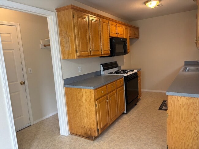 Photo - 2310 S Hickory St