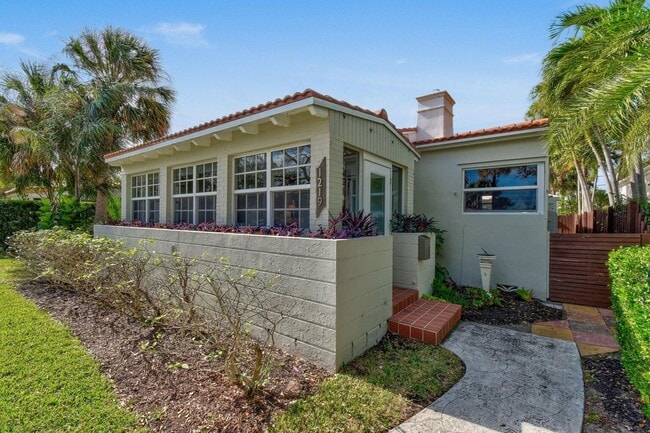 Photo - 1219 N Lakeside Dr