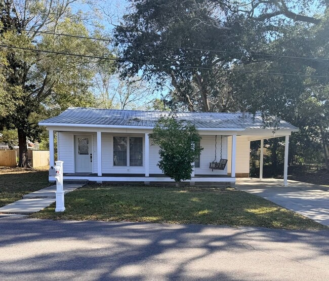 Building Photo - 3/2 Pascagoula