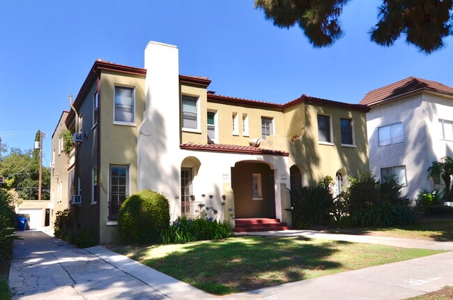 Building Photo - 2021 N Vermont Ave Rental