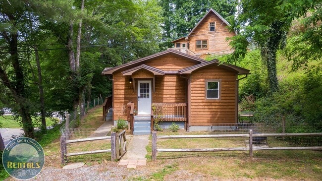 Photo - Chic 2 Bedroom Cabin in Vilas