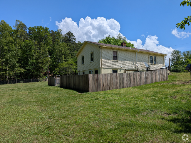 Building Photo - 1810 Old Millers Mill Rd Rental