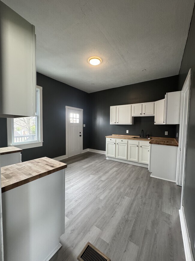 Photo - 3200 Brunot Ave