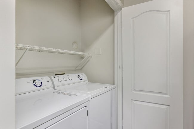 Photo - 2 Bedroom Special!!!!  $99 Look and Lease ... Unit 630