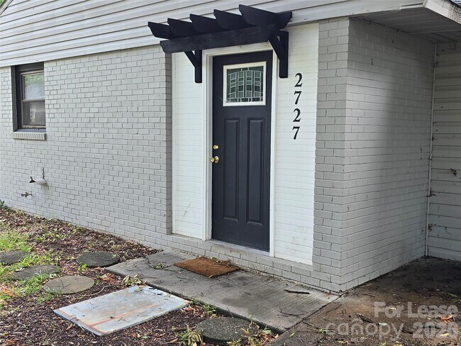 Building Photo - 2727 Englehardt St