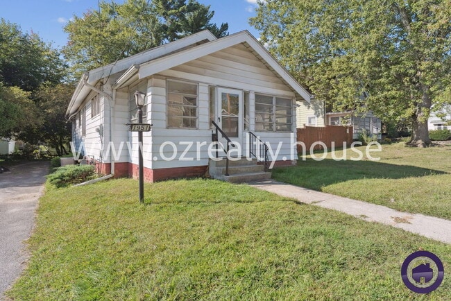 Photo - 1951 Loxley Rd