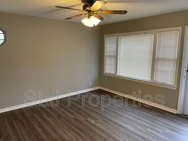 Photo - 10818 Grafton Hall Rd