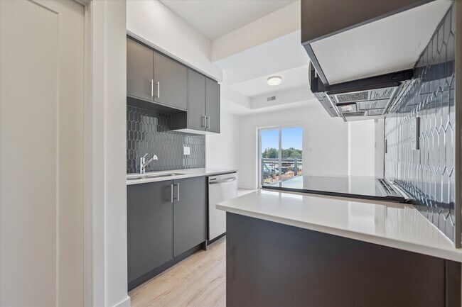 Photo - 950 St David St N