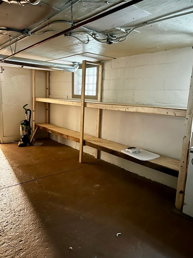 Building Photo - 522 N 33rd St Unit 522