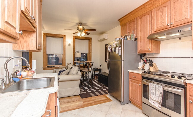 Building Photo - 113 Charles St Unit 3