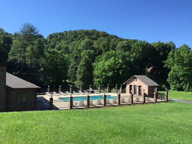 Photo - Country Shores Apartments