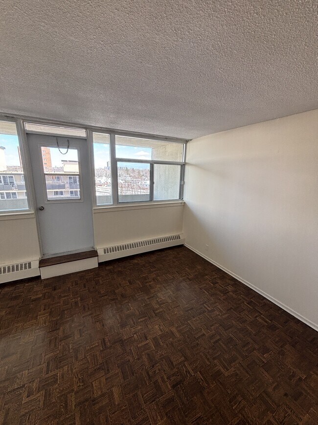 Photo - 70 McEwen Ave