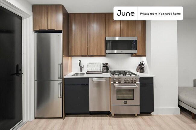 Room in Shared 4 bed/2 bath home in Dupont Circle